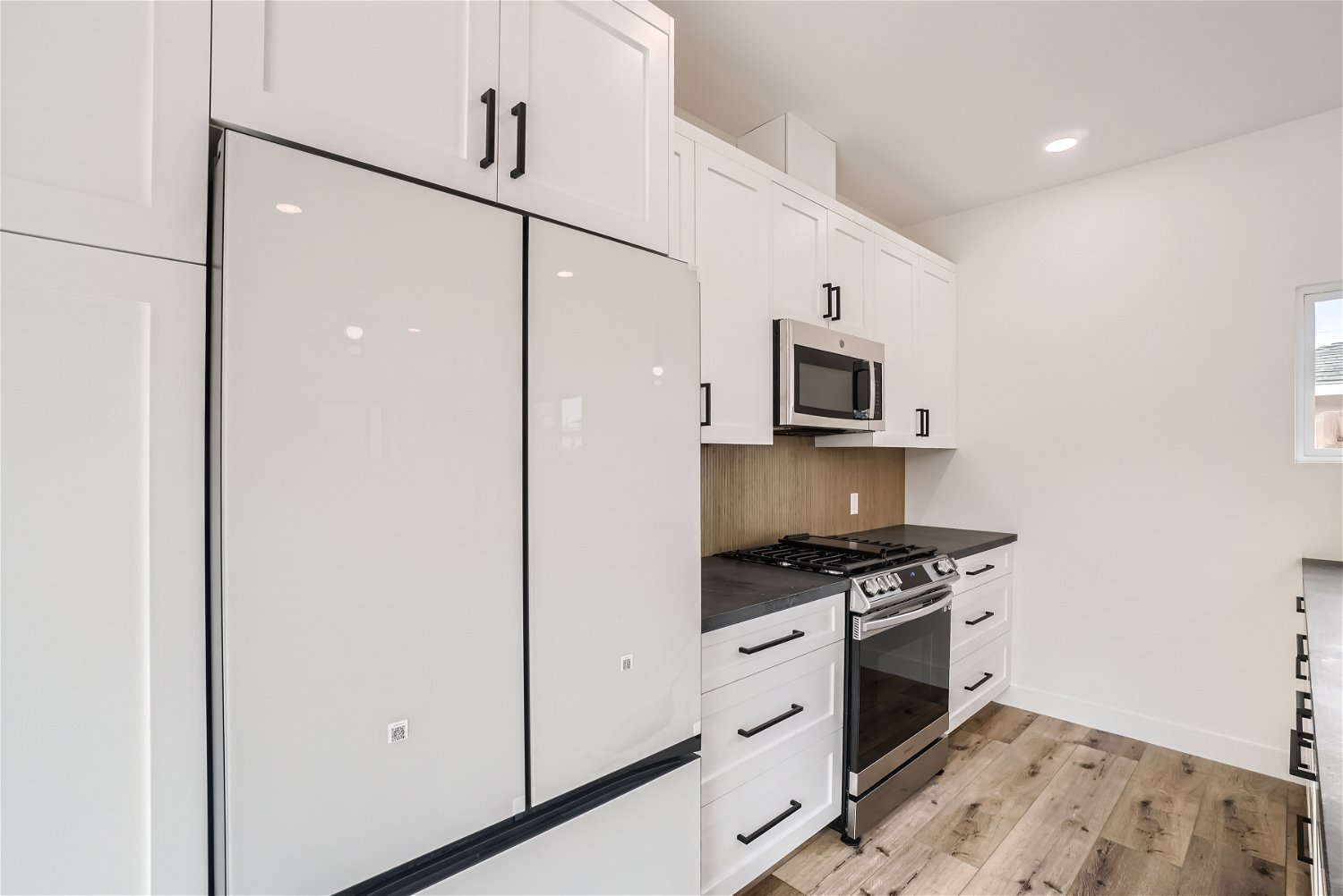 6262 Stewart St. photo 5